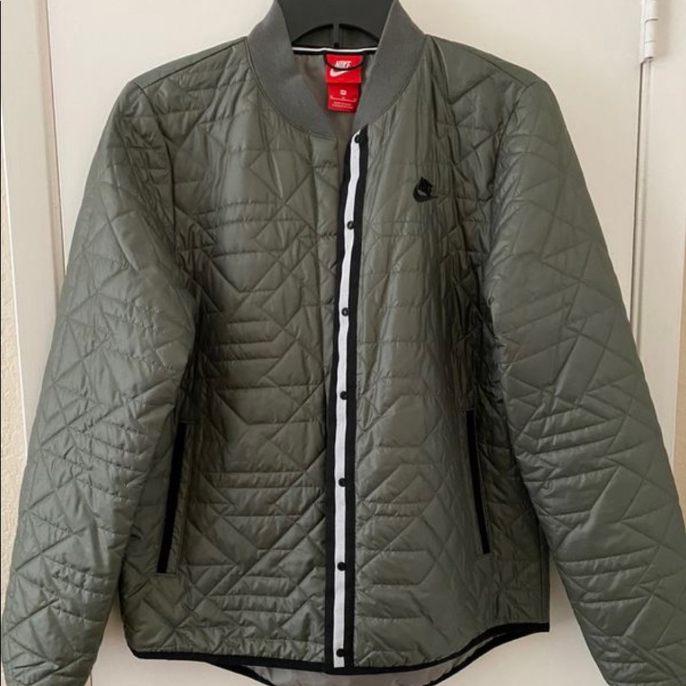 Nike soft shell jacket size medium (EUC)
